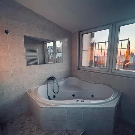 Apartment Romantic Getaway In Oldtown With Perfect View