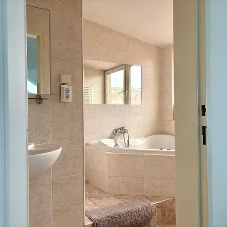 Romantic Getaway In Oldtown With Perfect View Apartment Pressburg