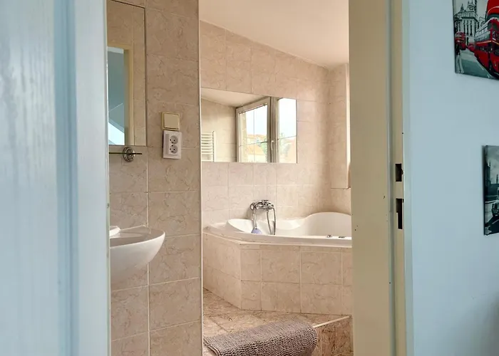 Romantic Getaway In Oldtown With Perfect View Appartement Bratislava