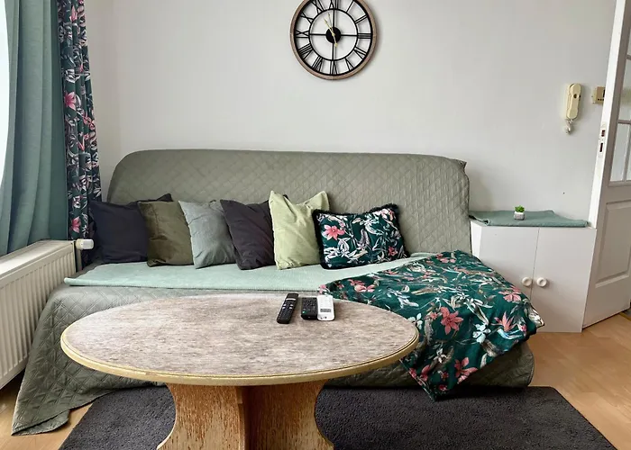 Romantic Getaway In Oldtown With Perfect View Apartamento Bratislava